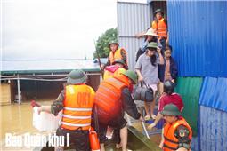 Lữ đoàn Thông tin 601: Sát cánh cùng nhân dân khắc phục hậu quả lũ dữ